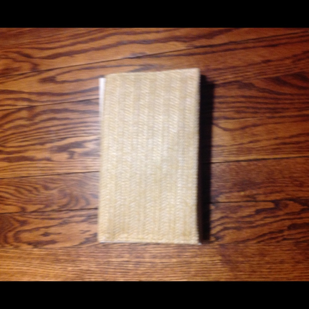 Clutch New in a Box, No price tags - Picture 2 of 7